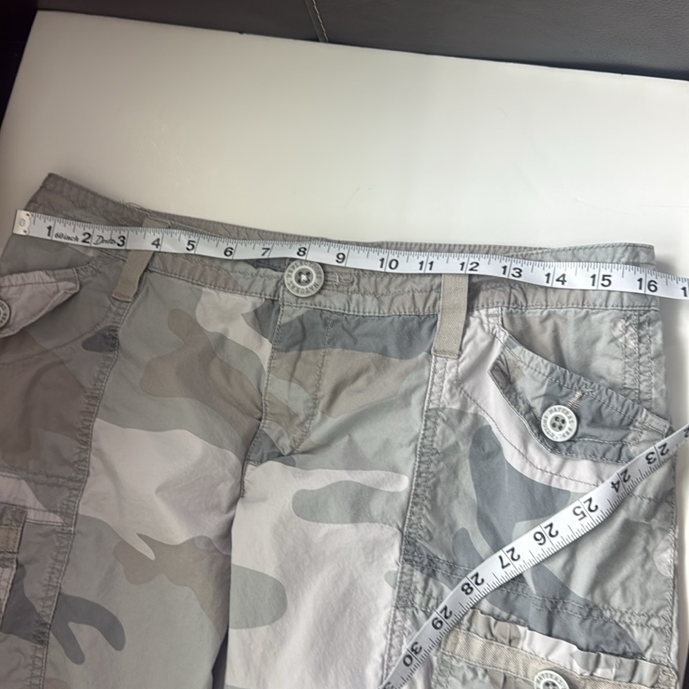 Natural Reflections Women’s Camouflage Cargo Pants Capris Size 8 - Picture 5 of 11